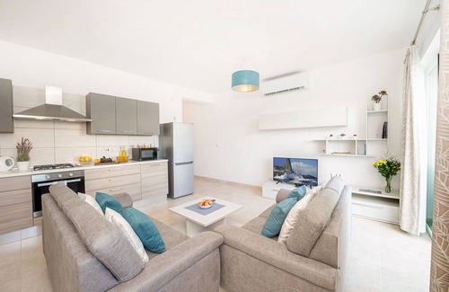 Marsalforn Apartamento | The Hillock Penthouse South D7