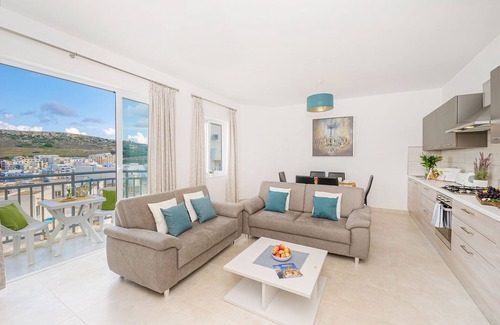 Marsalforn Apartamento | The Hillock Penthouse South D7
