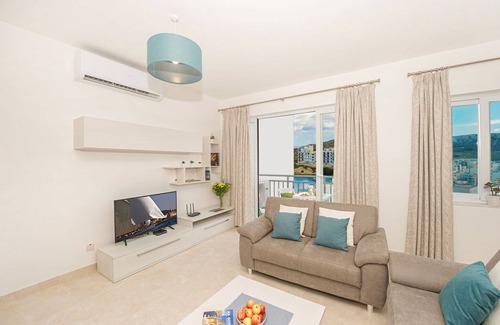 Marsalforn Apartamento | The Hillock Penthouse South D7