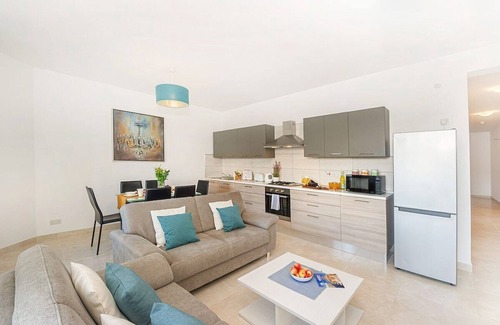 Marsalforn Apartamento | The Hillock South B10
