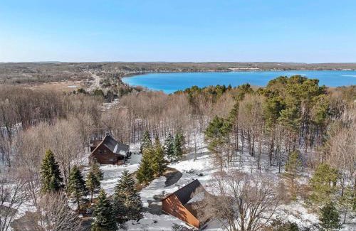 Beulah Casa | The Hillside Hideaway At Crystal Lake - Great Spa!