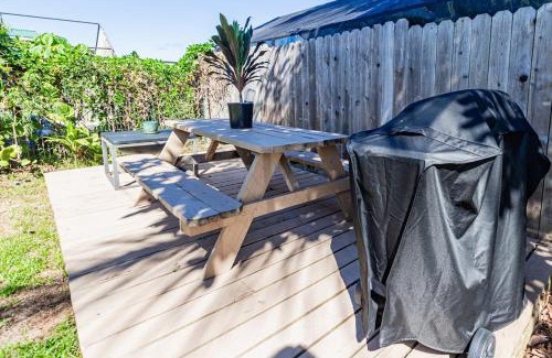 Hilo Casa | THE HILO HAVEN - 4Bd2Ba Entire House w AC, BBQ, Firepit