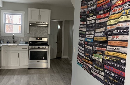 Communipaw Casa | The Hip-Hop House - Spacious & Nostalgic, SUPER Close to NYC