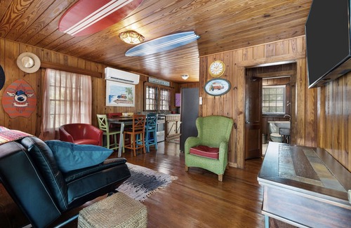 Windy Hill Cabina | The Hippie Hideaway- Betsy in Windy Hill NMB,