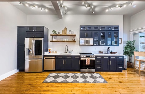 Downtown Cincinnati Casa | The Historic Lyric Presidential Suite