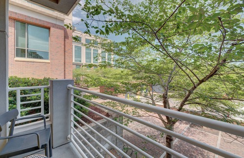 River District Apartamento | The Hive 102 King Balcony Pet Friendly by BlueStar