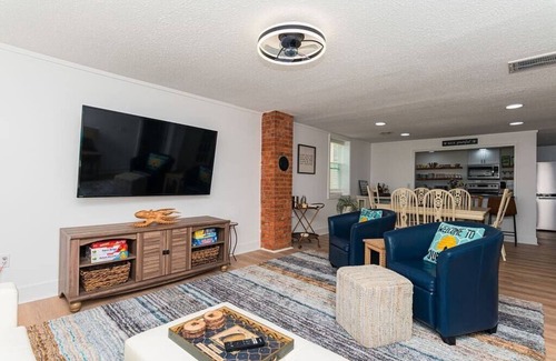 Berlin Casa | "The Hive"-Downtown Berlin, 4 BR, Sleeps 8, 2 Bath