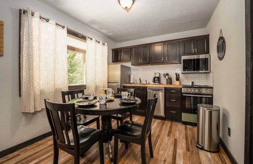 Branson Cabina | The Hive- Private cabin just one mile to SDC!