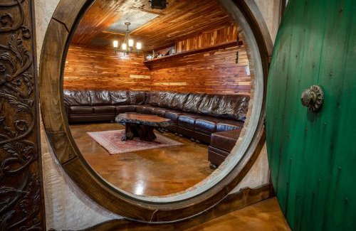 Russellville Apartamento | The Hobbit House, Fantasy comes Home!