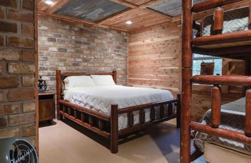 Russellville Apartamento | The Hobbit House, Fantasy comes Home!