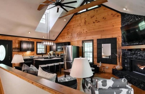 Townsend Cabina | The "Hole" Package Luxury Golf Course Cabin