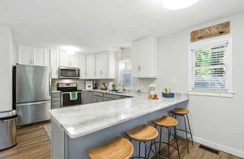 Townville Casa | The Holiday House w/Dock