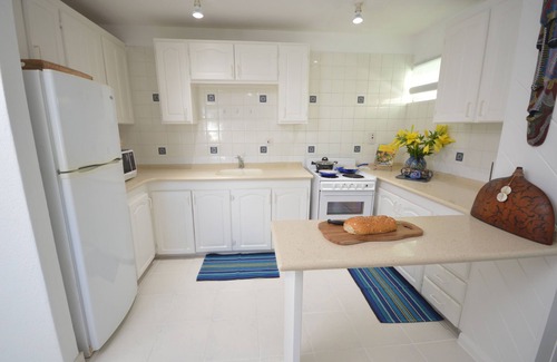 West Coast Apartamento | The Holiday Hub close to amenities and beach view