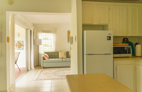 West Coast Apartamento | The Holiday Hub close to amenities and beach view