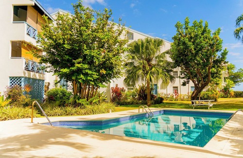 West Coast Apartamento | The Holiday Hub close to amenities and beach view