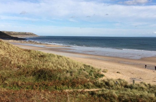 Horton Casa | The Hollies está situado en la hermosa zona de Horton en la Península de Gower