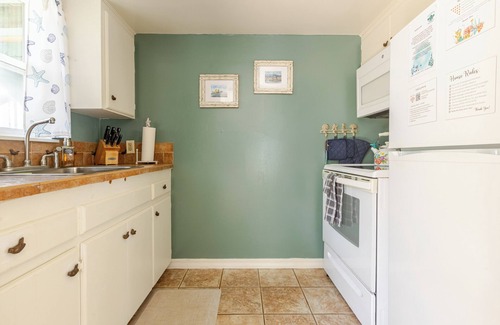 Seaview Casa | The HollyHock Cottage - a coastal themed beach getaway, The HollyHock Cottage - a coastal themed get