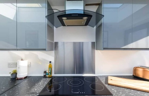 Roath Casa | The Hollywood - Large Beautiful 3 Bedroom House