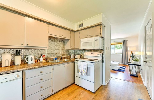 Nacogdoches Apartamento | The Homestead | Luxury-Cozy 2BR Apartments Near SFA & Historic Downtown Nacogdoc