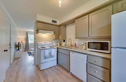 Nacogdoches Apartamento | The Homestead | Luxury-Cozy 2BR Apartments Near SFA & Historic Downtown Nacogdoc