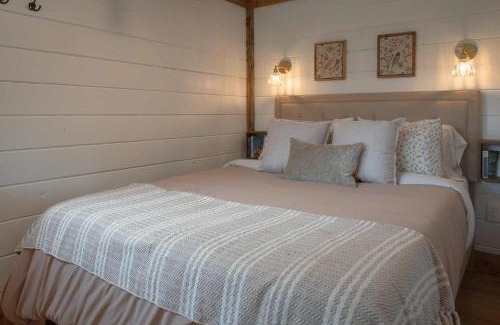 Lookout Valley Neighborhood Association Casa | The Honeycomb House