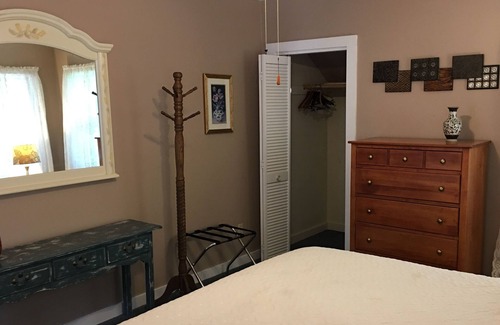 Flat Rock Cabaña | The Honeysuckle Cottage 2 bedroom 2 bath sleeps 5- Located in Flat Rock, NC