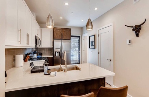 Georgetown Condominio | The Honeysuckle Homestead / Georgetown Living