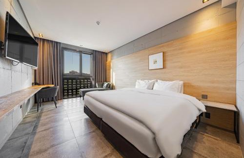 Gyo-dong Hotel | The Hong C Hotel