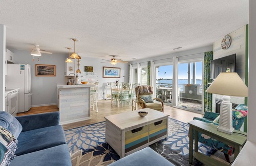 Manteo Condominio | The Hook: Waterfront | Boat Slip | Shared Pool