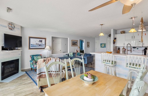 Manteo Condominio | The Hook: Waterfront | Boat Slip | Shared Pool