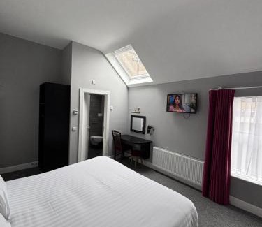 Listowel Casa | The Horseshoe Bar Townhouse Accommodation