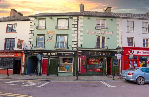 Listowel Casa | The Horseshoe Bar Townhouse Accommodation