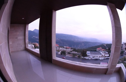 Miziara Apartamento | El traje de hotel con impresionantes vistas a la costa y balcón