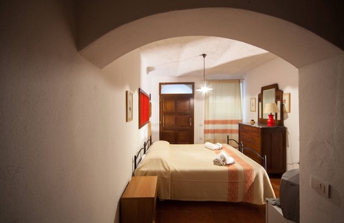 Villanova Monteleone Cama Y Desayuno | LA CASA DE ROSAS HABITACIONES INDEPENDIENTES CON BAÑO PRIVADO