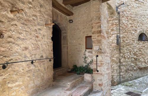 Campello sul Clitunno Casa | The House in the Castle