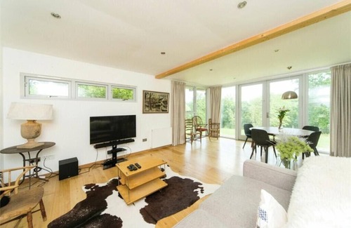Piltdown Casa | The House In The Woods