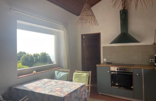 Monserrate Casa | La casa en el bosque - Vista al mar