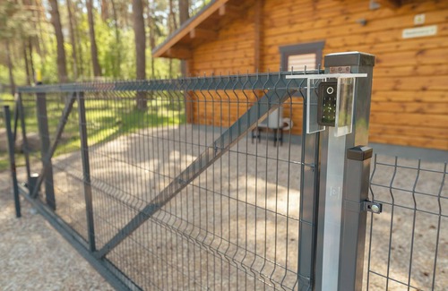 Klykiai Casa | The house is located in a quiet area, surrounded by forest pines.