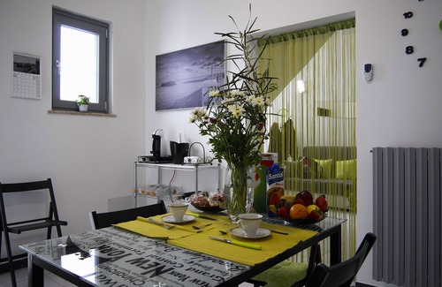Polignano a Mare Casa | La casa está amueblada con buen gusto en un estilo moderno.