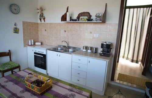 Castelluzzo Casa | The House of Flowers, in the heart of the Gulf of Macari 2.5 km from the sea.