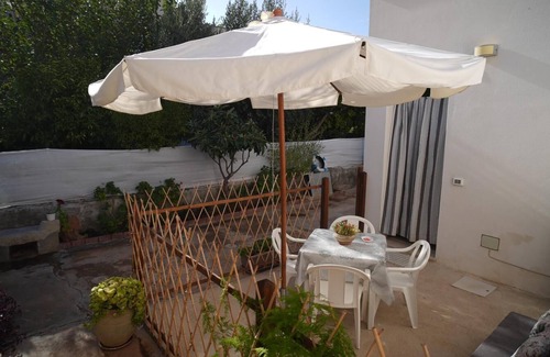 Castelluzzo Casa | The House of Flowers, in the heart of the Gulf of Macari 2.5 km from the sea.