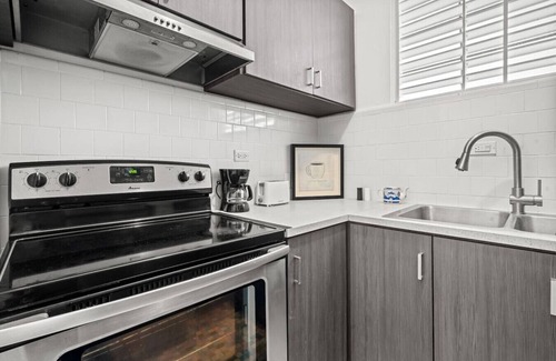Sagrado Corazon Apartamento | The House of Juliet | Modern Three-Bedroom Getaway