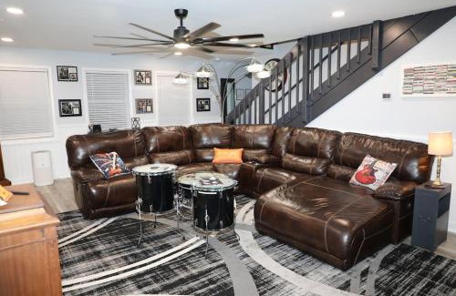 Chalet Village Chalet De Esquí | The House of Rock