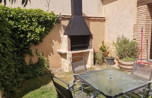 Turrubuelo Cabaña | Jardín, barbacoa, WIFI, granja animales, admite mascotas, actividades niños