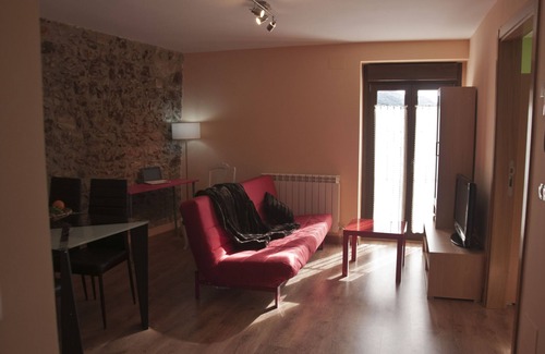 Acedo Apartamento | LA CASA DEL REBOTE. Estudio Barda: 2 camas de 90cm, baño, salón-cocina-comedor.