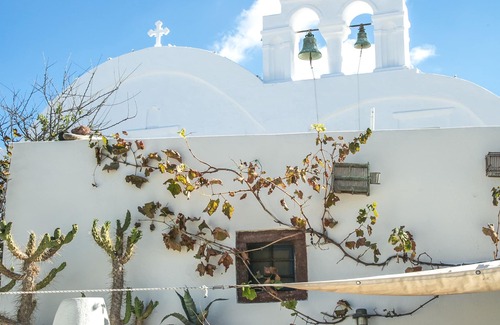 Finikia Casa | La casa de los pájaros cantores. Romántico estudio tradicional con bonitas vistas al mar.
