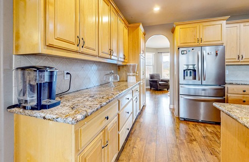 Alpine Casa | The House of Views | Spacious home in Alpine with mountain views and gas grill