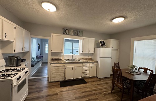 Nacogdoches Casa | The House on East Main: 5 mins to downtown and 5 mins to SFA University