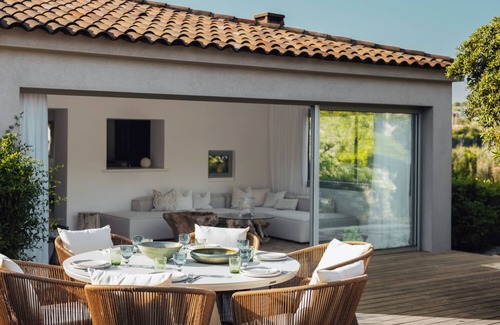 Bonifacio Casa | The House on the Beach