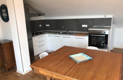La Spezia Villa | La casa con vistas a Emma es un encantador apartamento con una espléndida vista al mar.